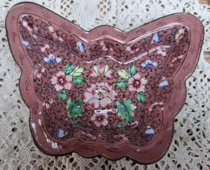 SALE Chinees Canton koper met roze emaille vlinder schaaltje, Ophalen of Verzenden