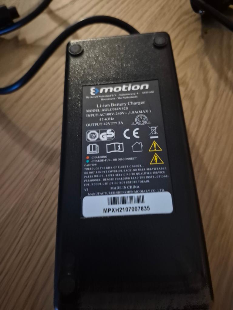 Fietsaccu oplader Batavus/Sparta E-motion 36V, Ophalen of Verzenden, Zo goed als nieuw, Overige typen, Batavus/Sparta