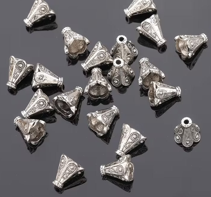 15 stuks bewerkte zilverkleur spacers kegel. 7 mm., Ophalen of Verzenden, Nieuw, Tussenstuk of Tussenkraal