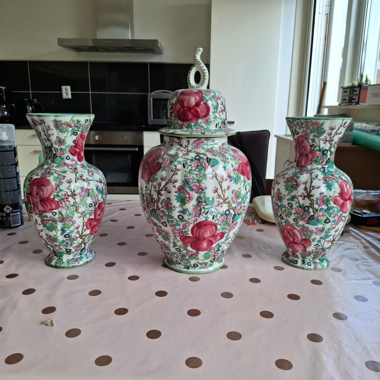 Kaststel: Chinese dekselvaas en gemberpotten, Familie Rose, Ophalen