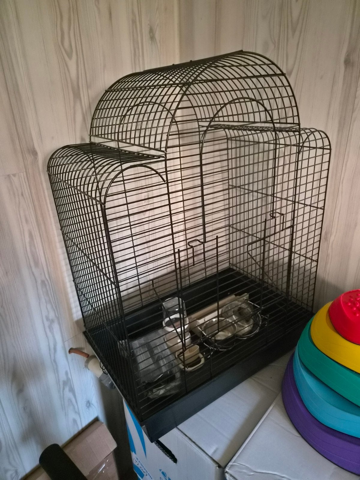 Zwarte vogelkooi met toebehoren, Dieren en Toebehoren, Vogels | Hokken en Kooien, Ophalen, Zo goed als nieuw, Metaal, Vogelkooi