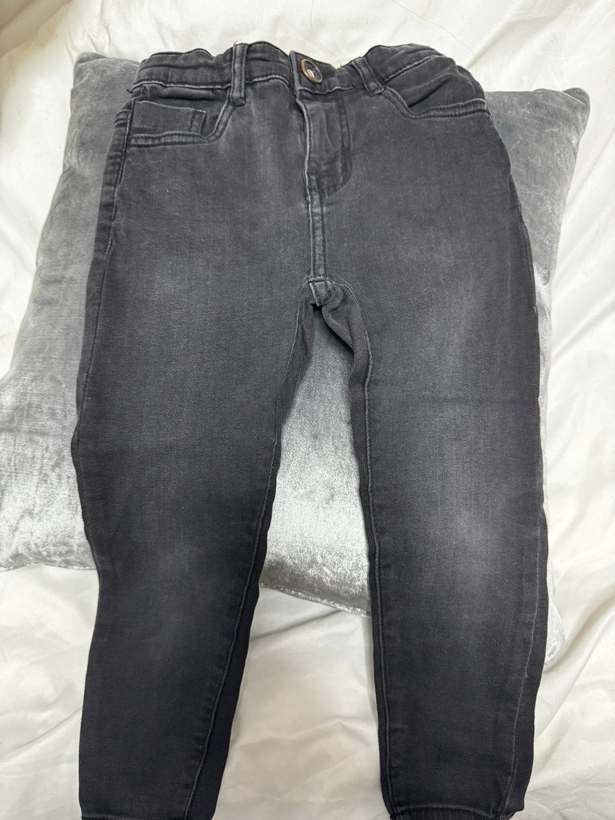 Prachtige Zara spijkerbroek maat 110 als nieuw, Ophalen of Verzenden, Zo goed als nieuw, Jongen, Broek