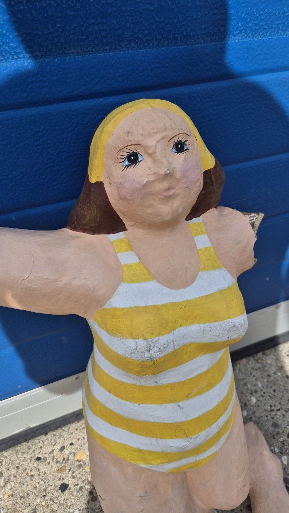Brocante beeld, pop papier mache, vrouw in badkleding. S47, Antiek en Kunst, Ophalen of Verzenden