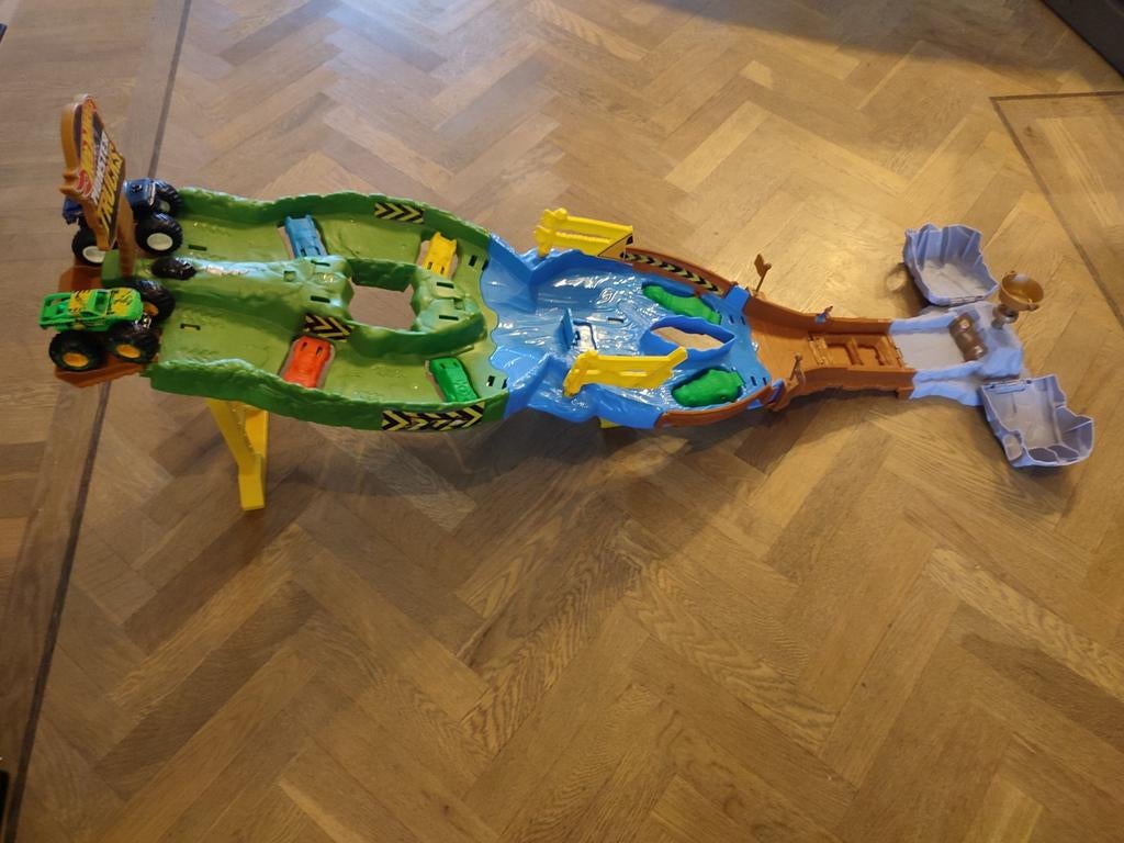 Hot Wheels Wrecking Raceway - Compleet met 2 Monster Trucks, Racebaan, Zelf te bouwen, Ophalen of Verzenden, Zo goed als nieuw