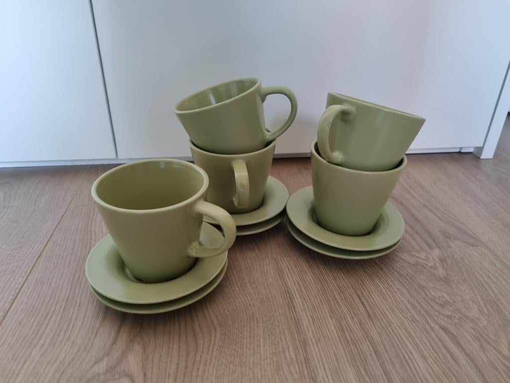 5 groene Ikea kopjes en 6 schotels, Ophalen, Zo goed als nieuw, Effen, Kop(pen) en/of Schotel(s)