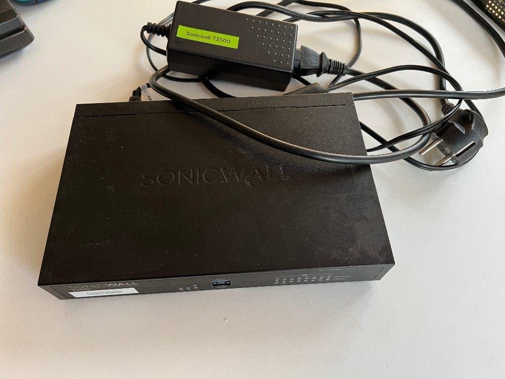 SonicWall TZ500 Firewall    Dell, Computers en Software, Routers en Modems, Ophalen of Verzenden, Gebruikt, Router, SonicWall