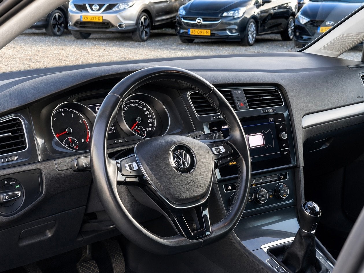 Volkswagen Golf 1.0 TSI Comfortline/NAVI/CLIMA/CARPLAY, Stof, Gebruikt, 49 €/maand, Origineel Nederlands