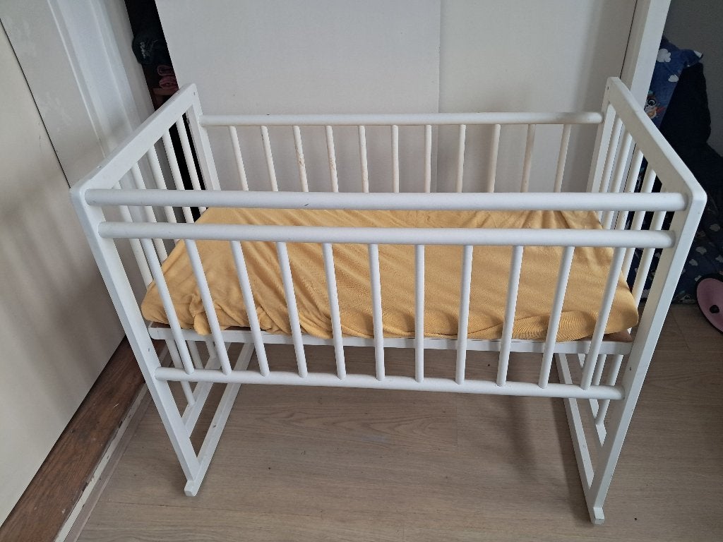 Wit babybed ledikant babywieg inclusief matras, Kinderen en Baby's, Ophalen, Gebruikt, Ledikant