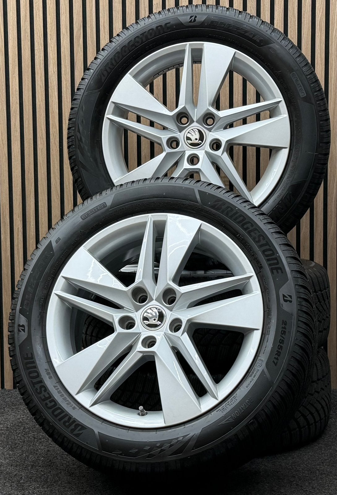 Originele 17 inch Skoda Superb Karoq 5x112 ET41 Bridgestone, Auto-onderdelen, Ophalen, 215 mm, ., Banden en Velgen