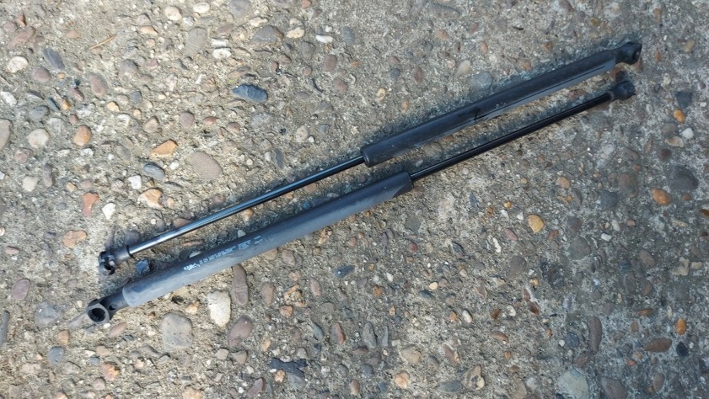 Setje gasveren vd achterklep Peugeot 207 uit 2008, Ophalen of Verzenden