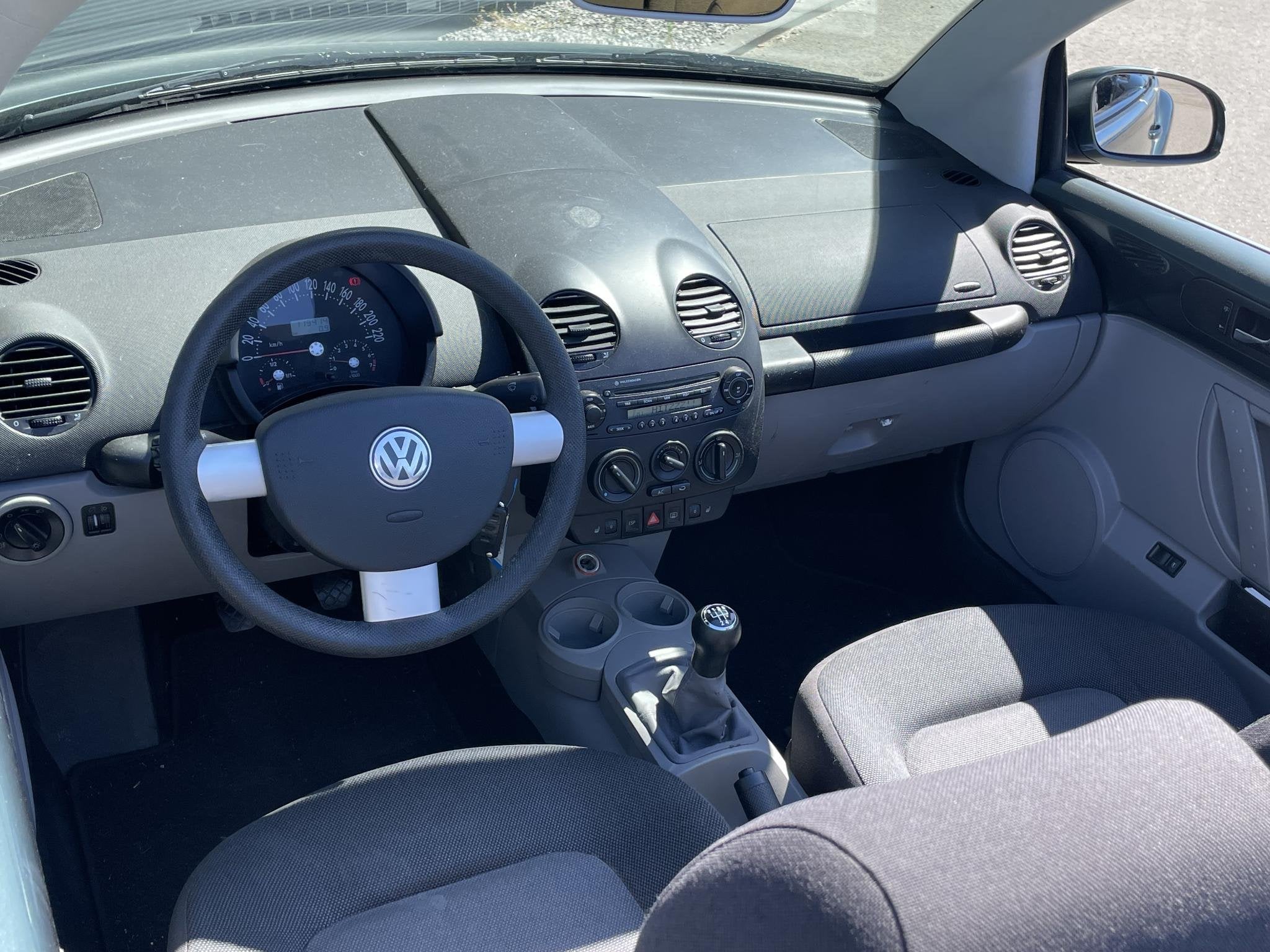 Volkswagen New Beetle Cabriolet 2.0 Turijn, Voorwielaandrijving, Stof, Gebruikt, 4 cilinders