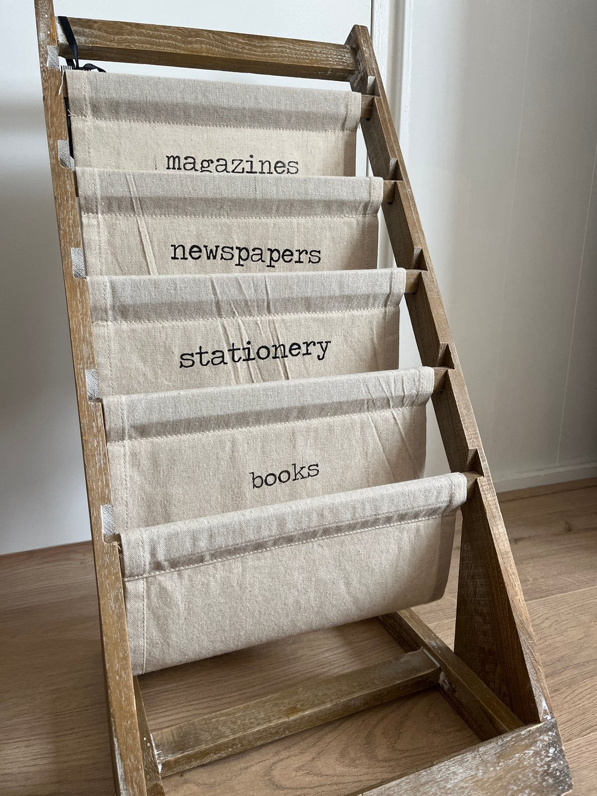 Riverdale Krantenbak / Lectuurbak Hout en Canvas, Huis en Inrichting, Ophalen, Meerdere vakken, Gebruikt, Hout