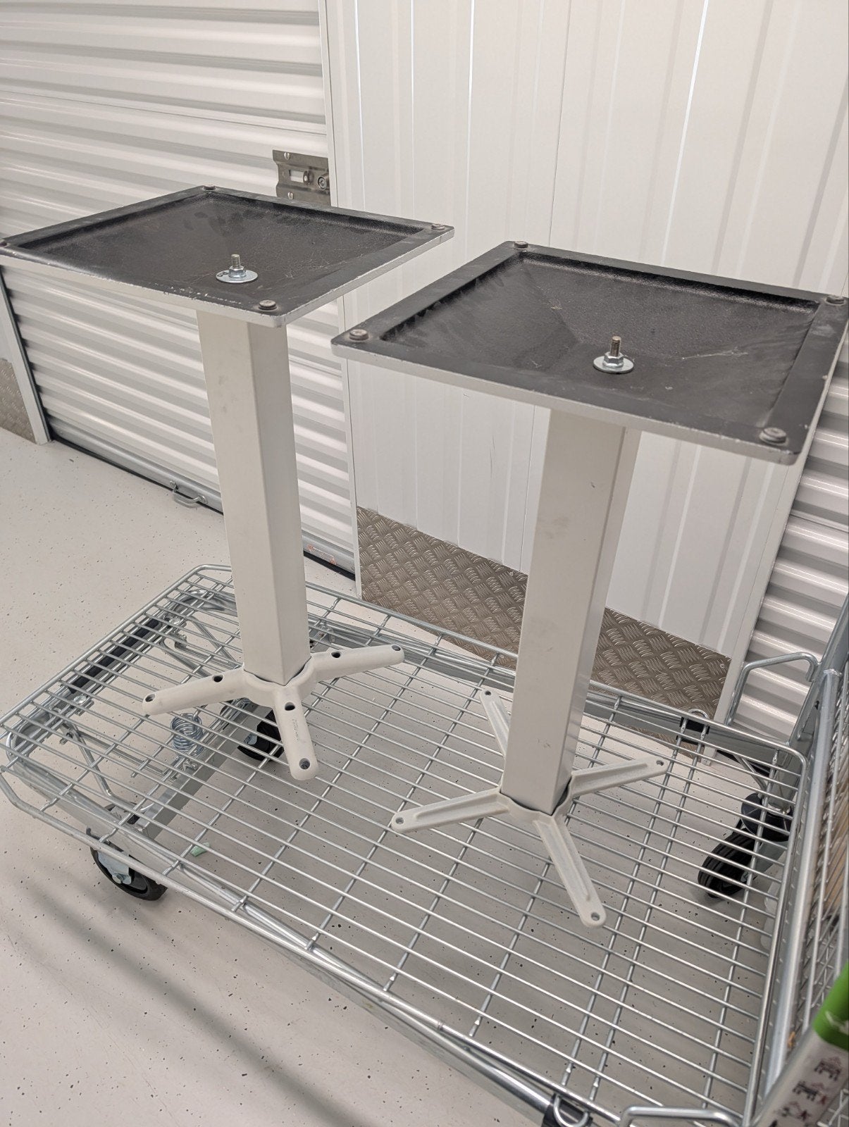 2 Italiaanse design gietijzeren Pedrali tafelpoten, Huis en Inrichting, Ophalen of Verzenden, Gebruikt, Metaal, Tafelpoot