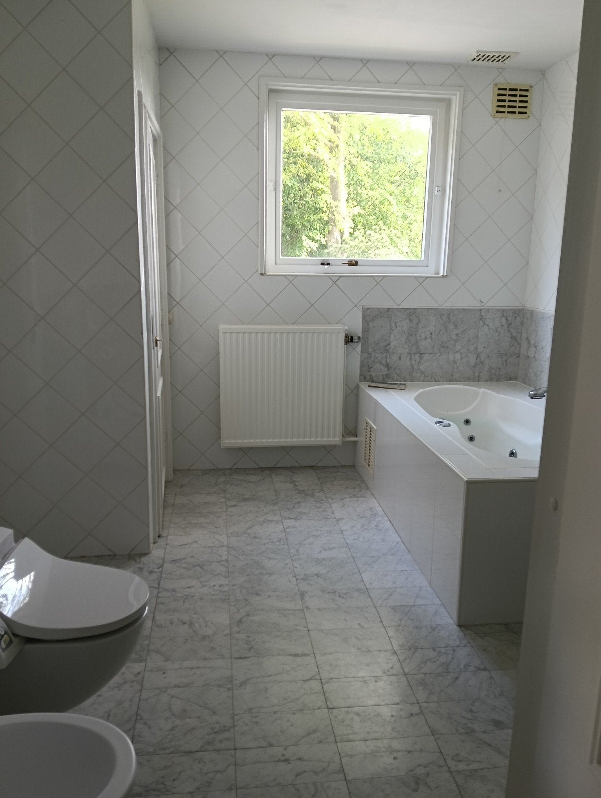 Complete badkamer jaren '70 stijl met Japans toilet, Ophalen