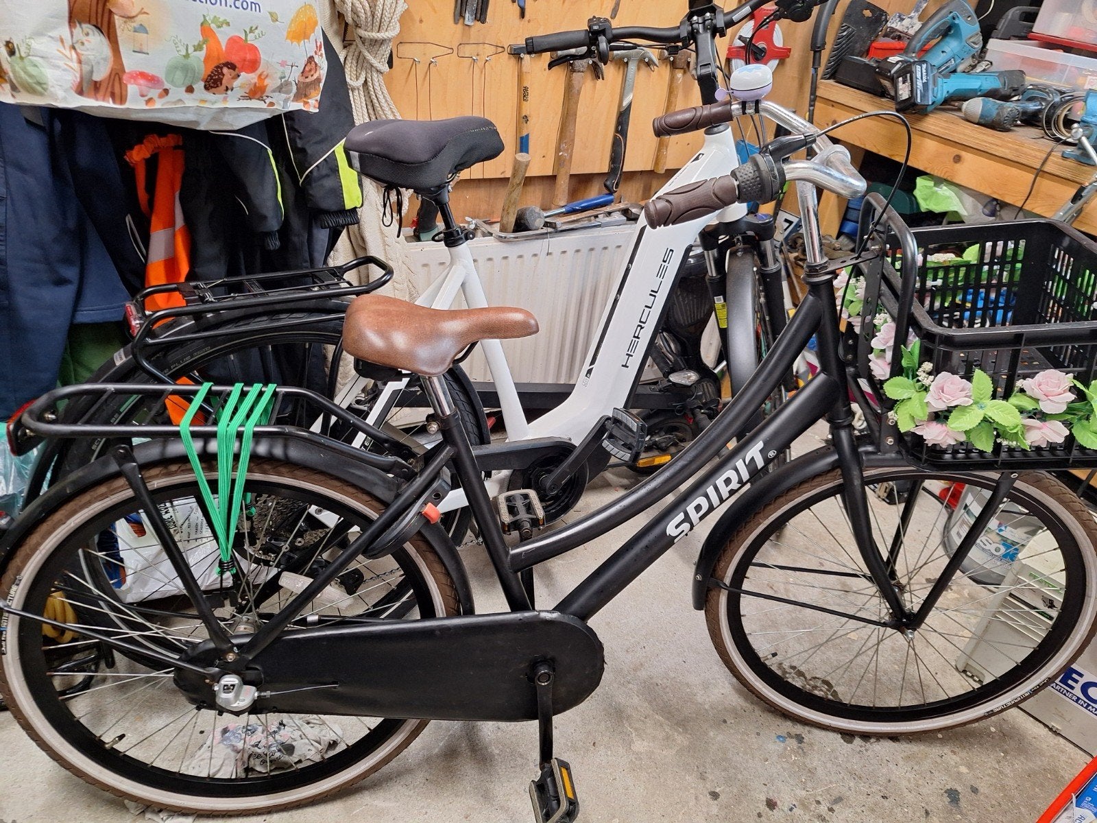 Spirit fiets 26 inch met versierde kunststof transportbak, Fietsen en Brommers, Ophalen, Gebruikt, 26 inch of meer, Overige merken