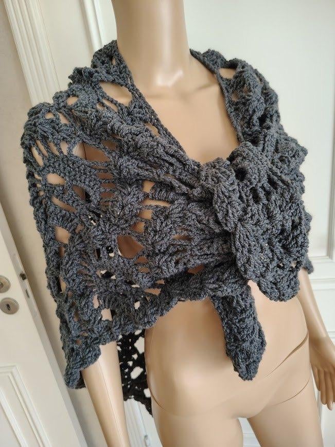 Gehaakte skull shawl , sjaal , wrap , doodshoofd, Verzenden, Nieuw, Maat 42/44 (L), Sjaal