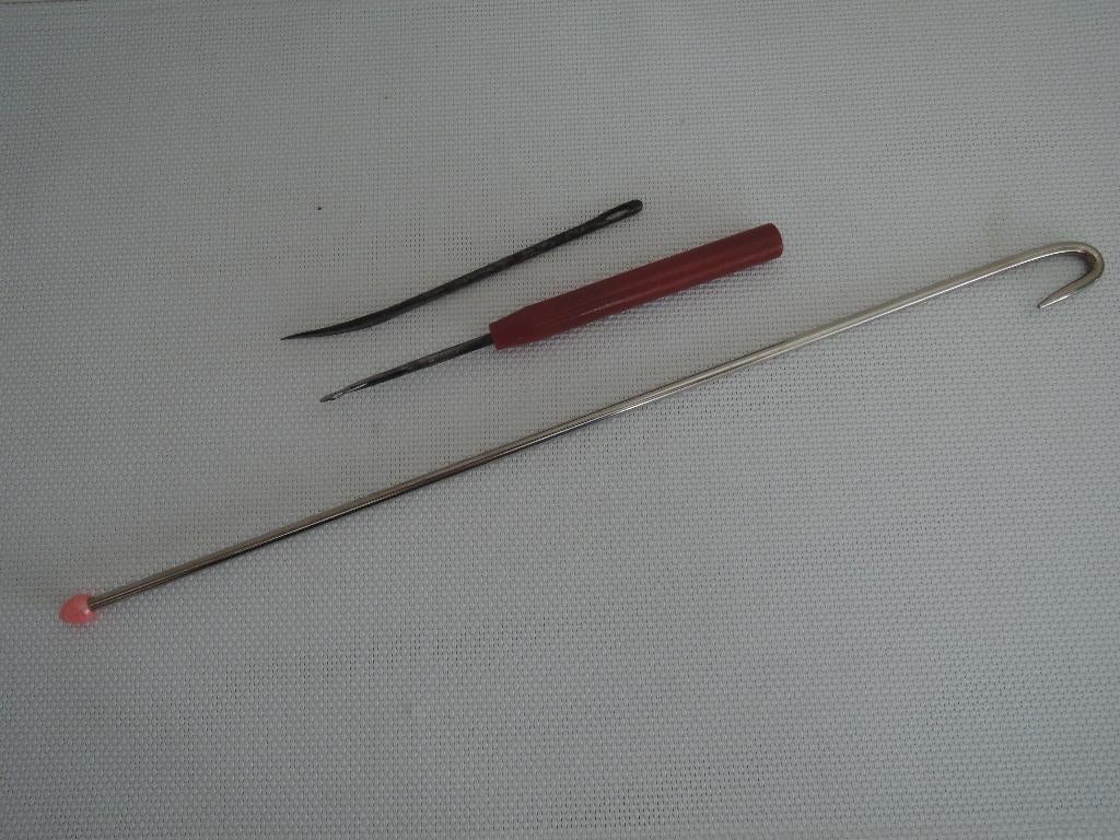Drie verschillende handwerk naalden, Ophalen of Verzenden, Zo goed als nieuw, Garen of Naald(en)