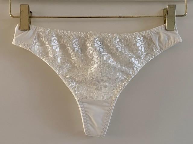 String Met De Tekst Just Married Maat S nieuw, Kleding | Dames, Carnival, Ophalen of Verzenden, Overige kleuren, String