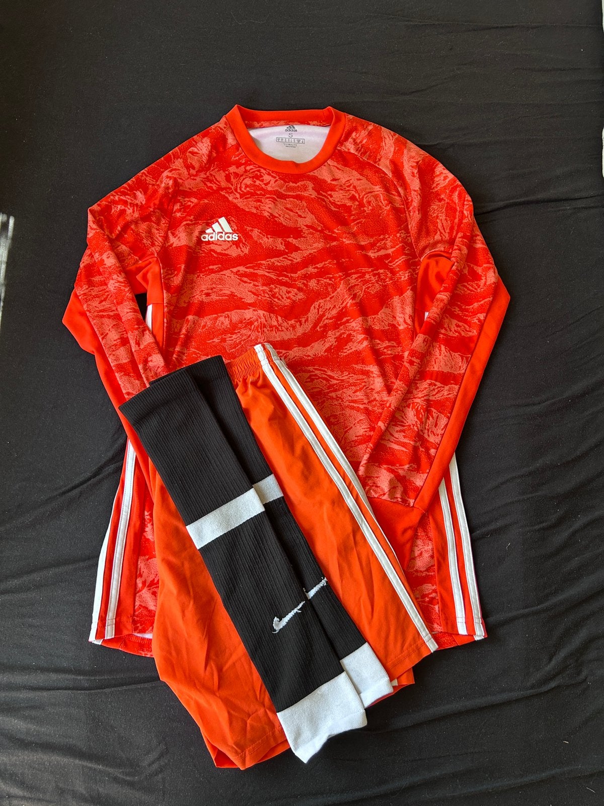 ZGAN Adidas keeper tenue + nike sleeves, Ophalen, Zo goed als nieuw, Shirt