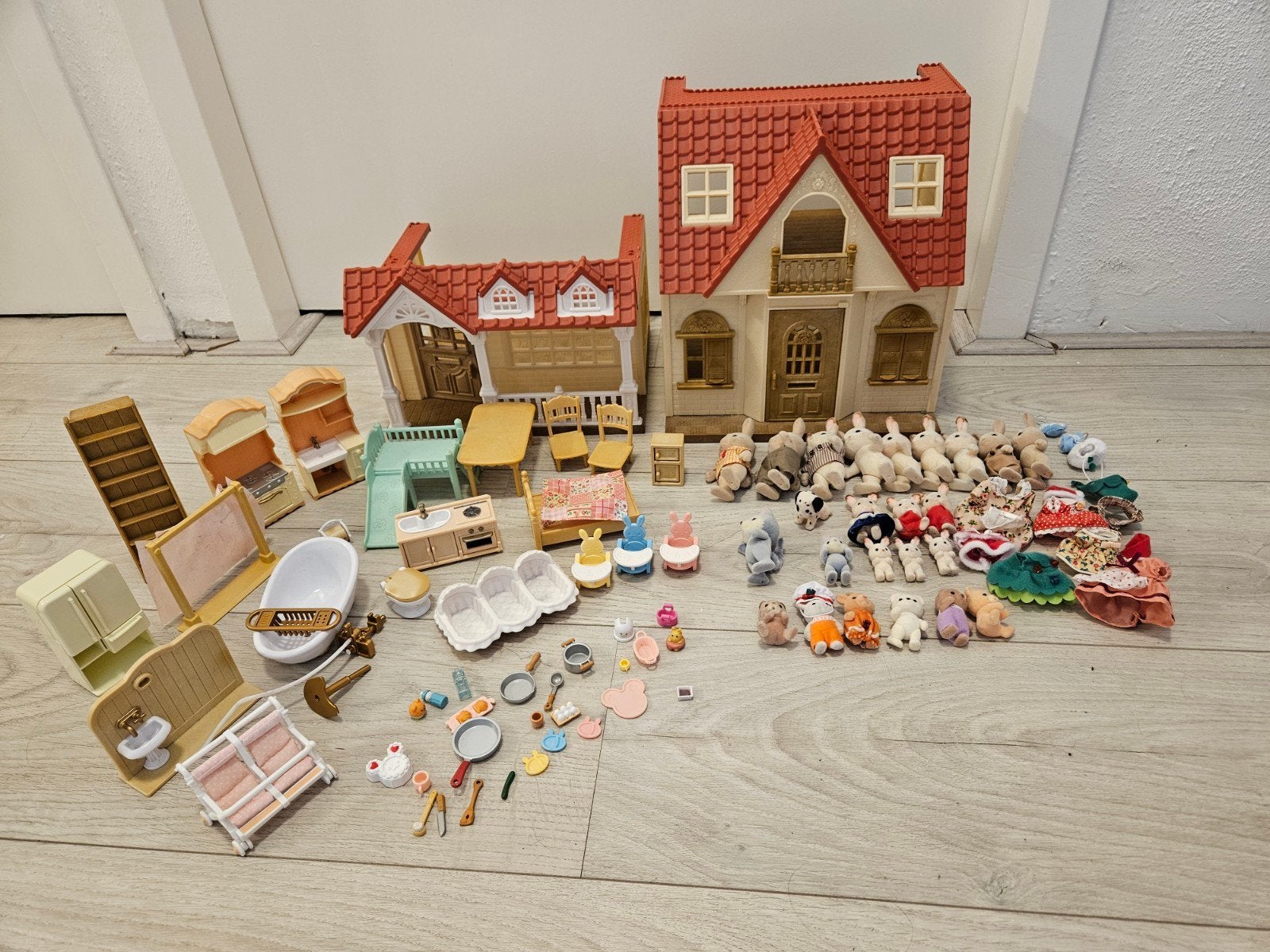 Grote Sylvanian Families set: huis, meubels en veel figuren, Ophalen, Gebruikt, Poppenhuis