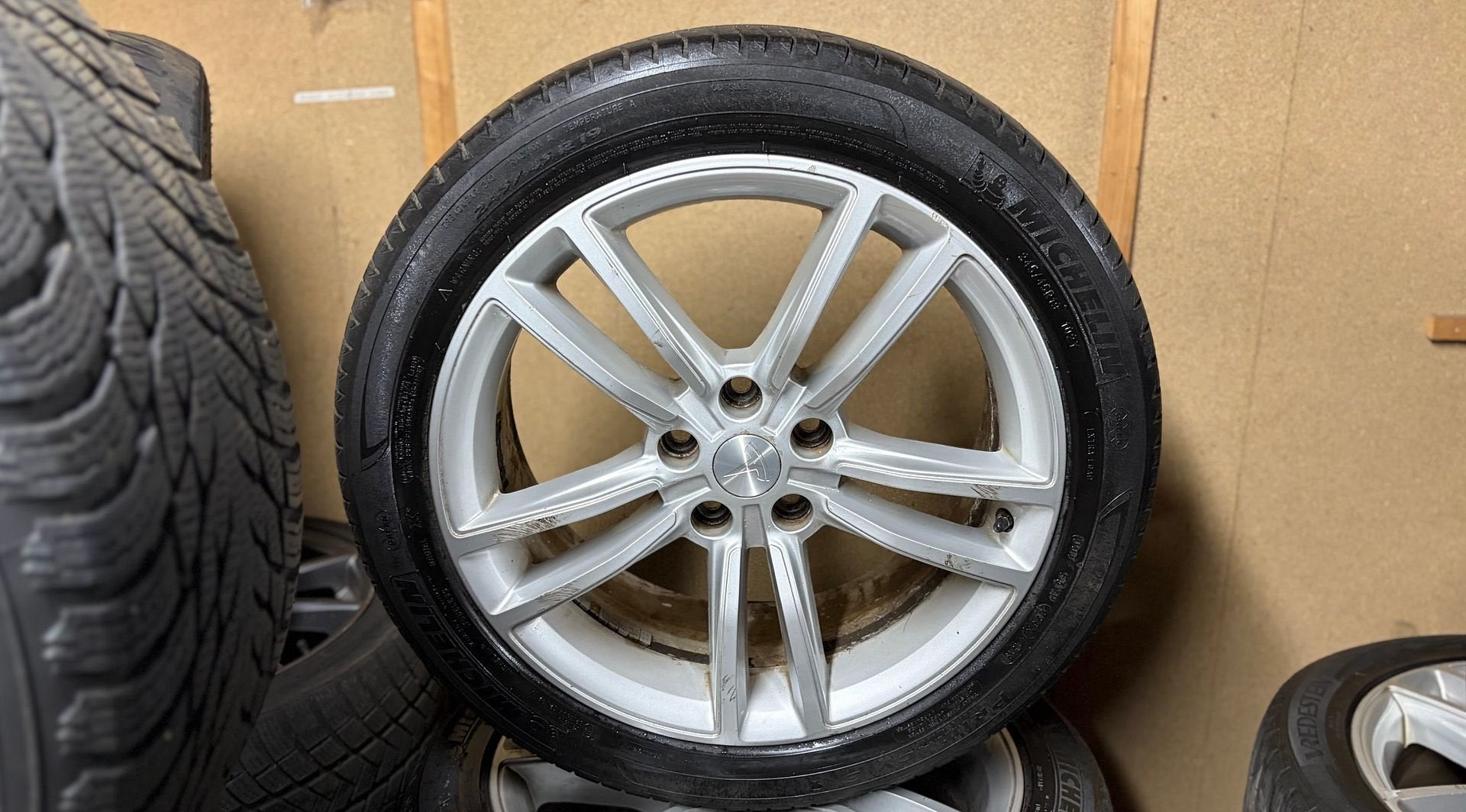 Tesla | 245/45/19 | Zomerbanden | Direct beschikbaar, Auto-onderdelen, 19 inch, -, -, Ophalen of Verzenden