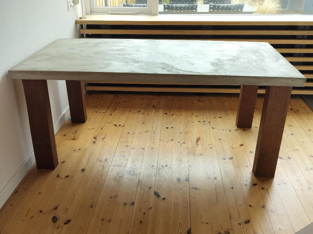 Betonnen eettafel en salontafel, Huis en Inrichting, Tafels | Eettafels, Ophalen, Overige materialen, 50 tot 100 cm, Zo goed als nieuw