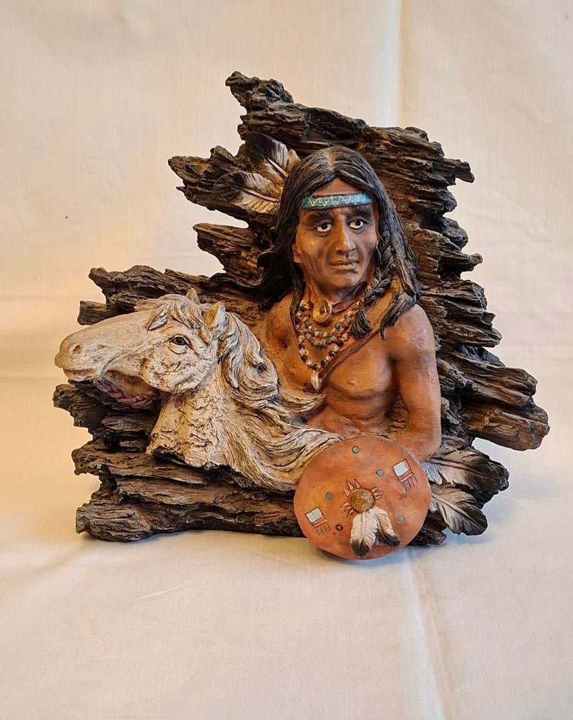 Brocante Indiaan op paard - Kunststof houtsnijwerk look, Ophalen of Verzenden
