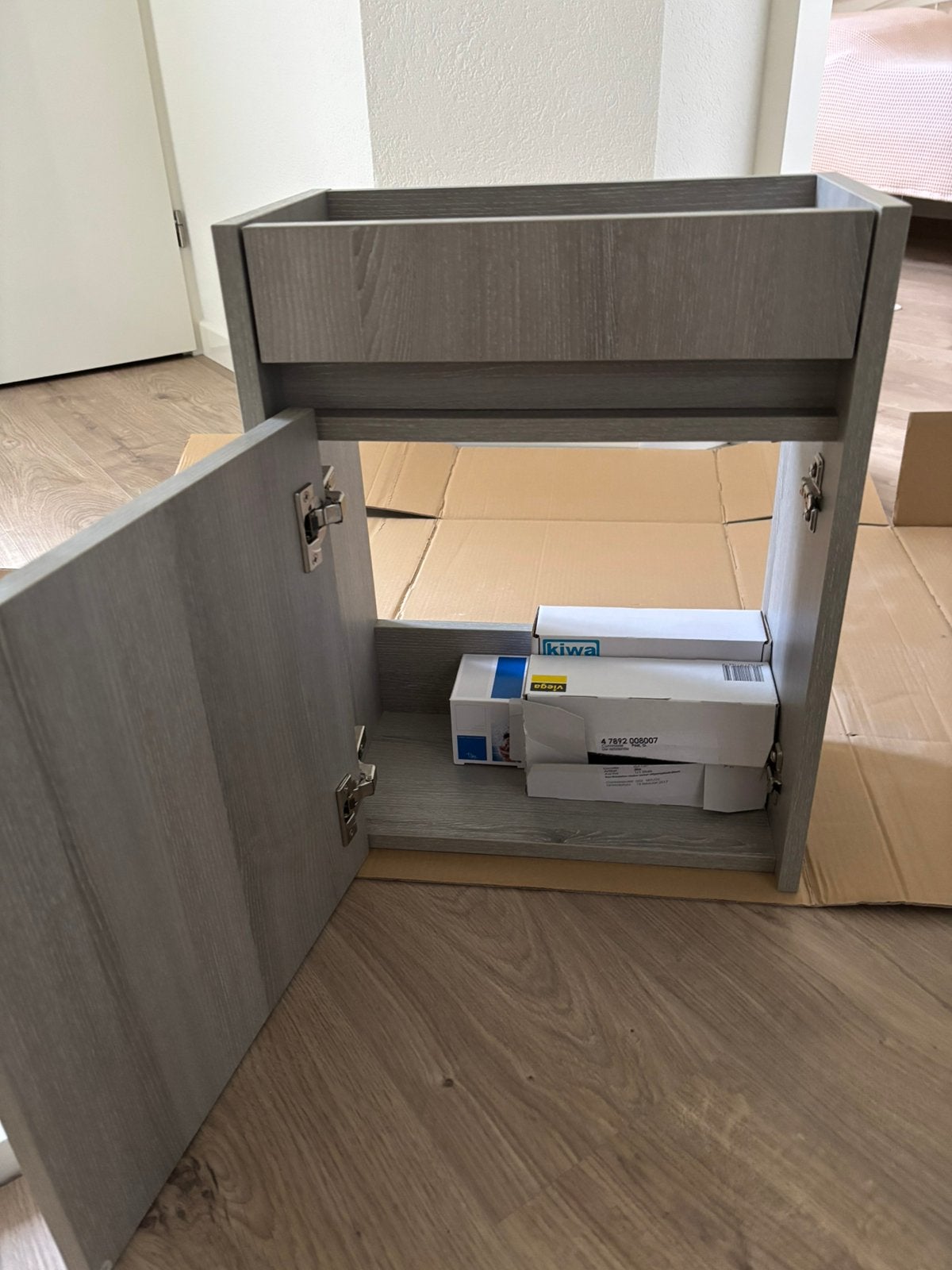 Nieuw in doos. Fonteinmeubel. WC meubel. Compleet, Ophalen, Minder dan 50 cm, Overige typen, Zo goed als nieuw