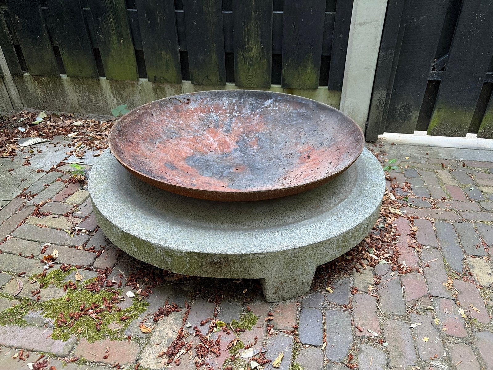 Vuurschaal op betonnen voet, Tuin en Terras, Ophalen, Gebruikt, Vuurkorf