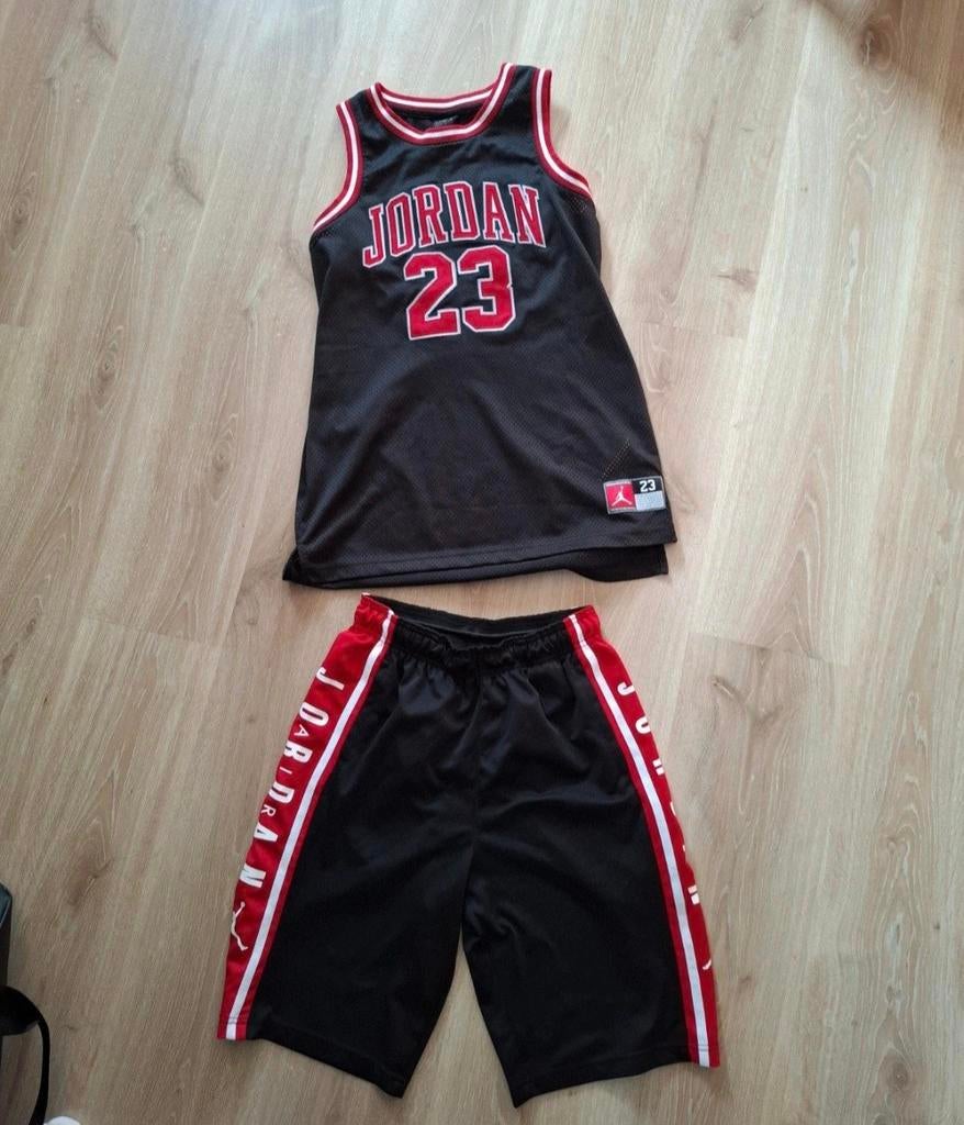 Gave Jordan basketbal outfit, Sport en Fitness, Basketbal, Ophalen of Verzenden, Zo goed als nieuw, Schoenen