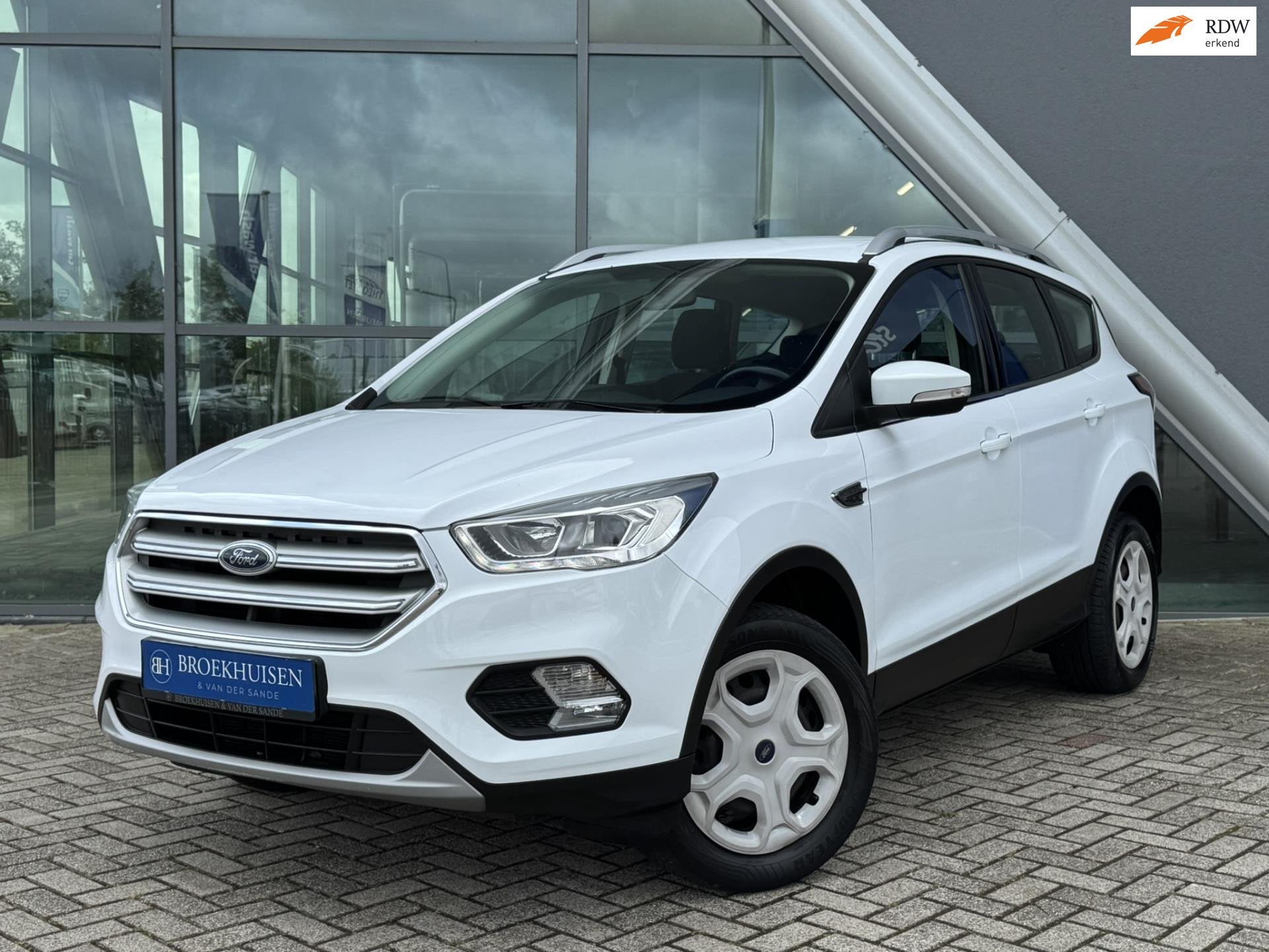 Ford Kuga 1.5 EcoBoost Trend Ultimate Camera / Navigatie / C, Auto's, Ford, Voorwielaandrijving, Stof, 4 cilinders, Wit