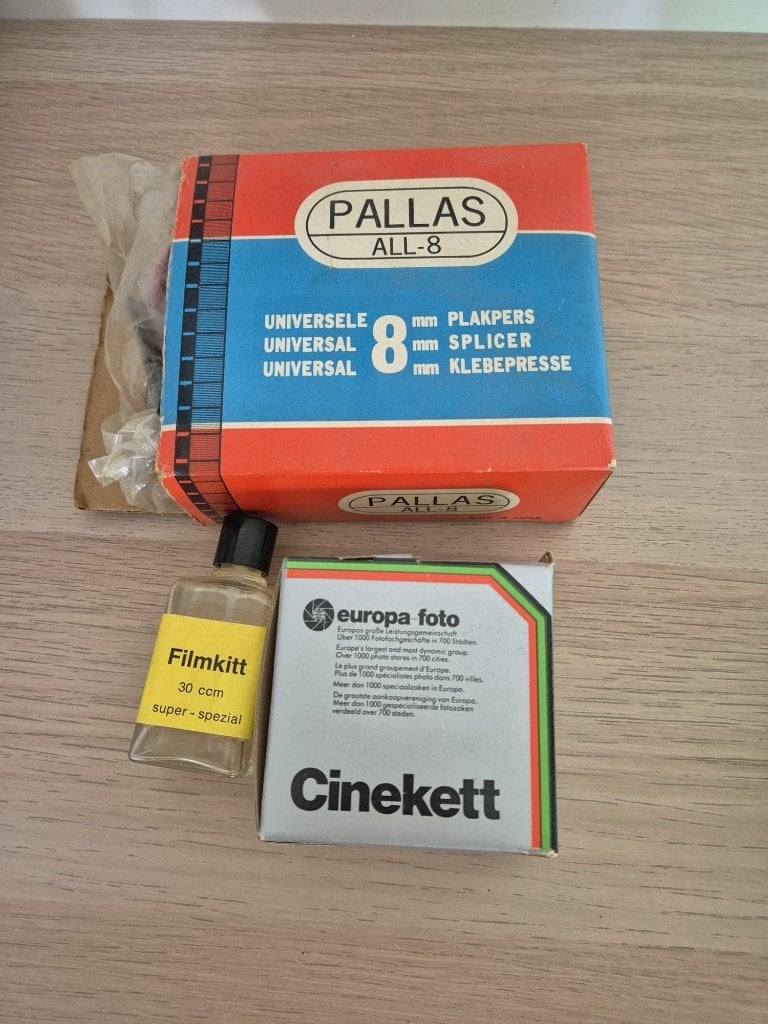 Universere plakpers  8mm - plakstrips - filmvloeistof, Ophalen, Zo goed als nieuw
