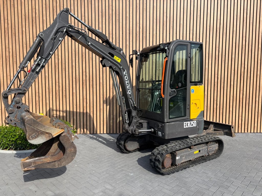 Volvo ECR25D graafmachine (bj 2021), Zakelijke goederen, Machines en Bouw | Kranen en Graafmachines, Graafmachine