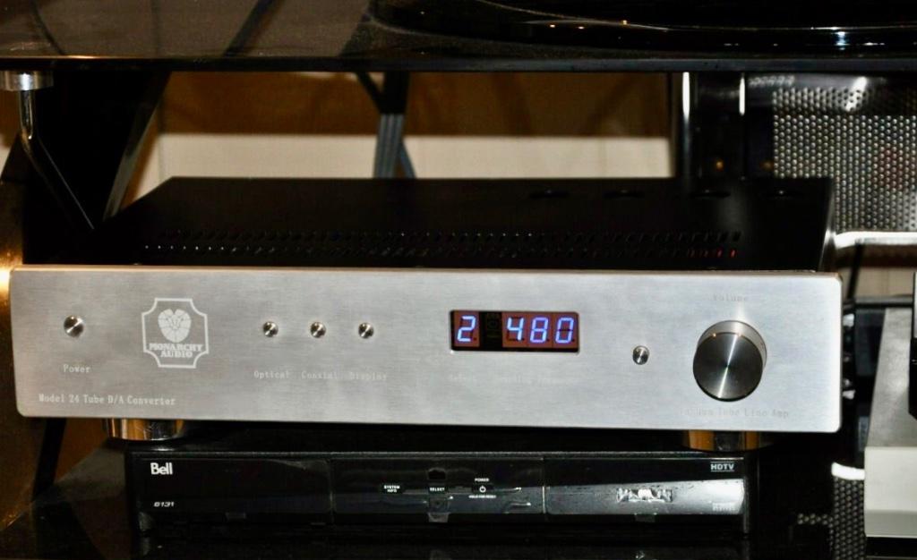 Hoogwaardige buizen voorversterker/DAC ~ Monarchy M24, Audio, Tv en Foto, Converters, Ophalen, Zo goed als nieuw