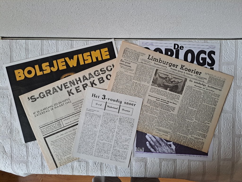 deel 27 De oorlogskranten 4 stuks 1942 + poster (40x58cm), Boeken, Ophalen of Verzenden, Tweede Wereldoorlog, Zo goed als nieuw