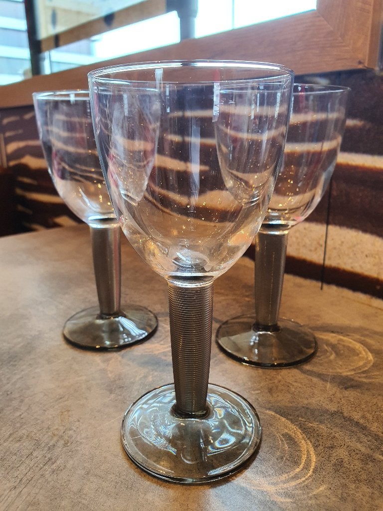 Bormioli Rocco wijnglazen rookgrijs set 3 vintage, Verzamelen, Glas en Borrelglaasjes, Ophalen of Verzenden, Zo goed als nieuw