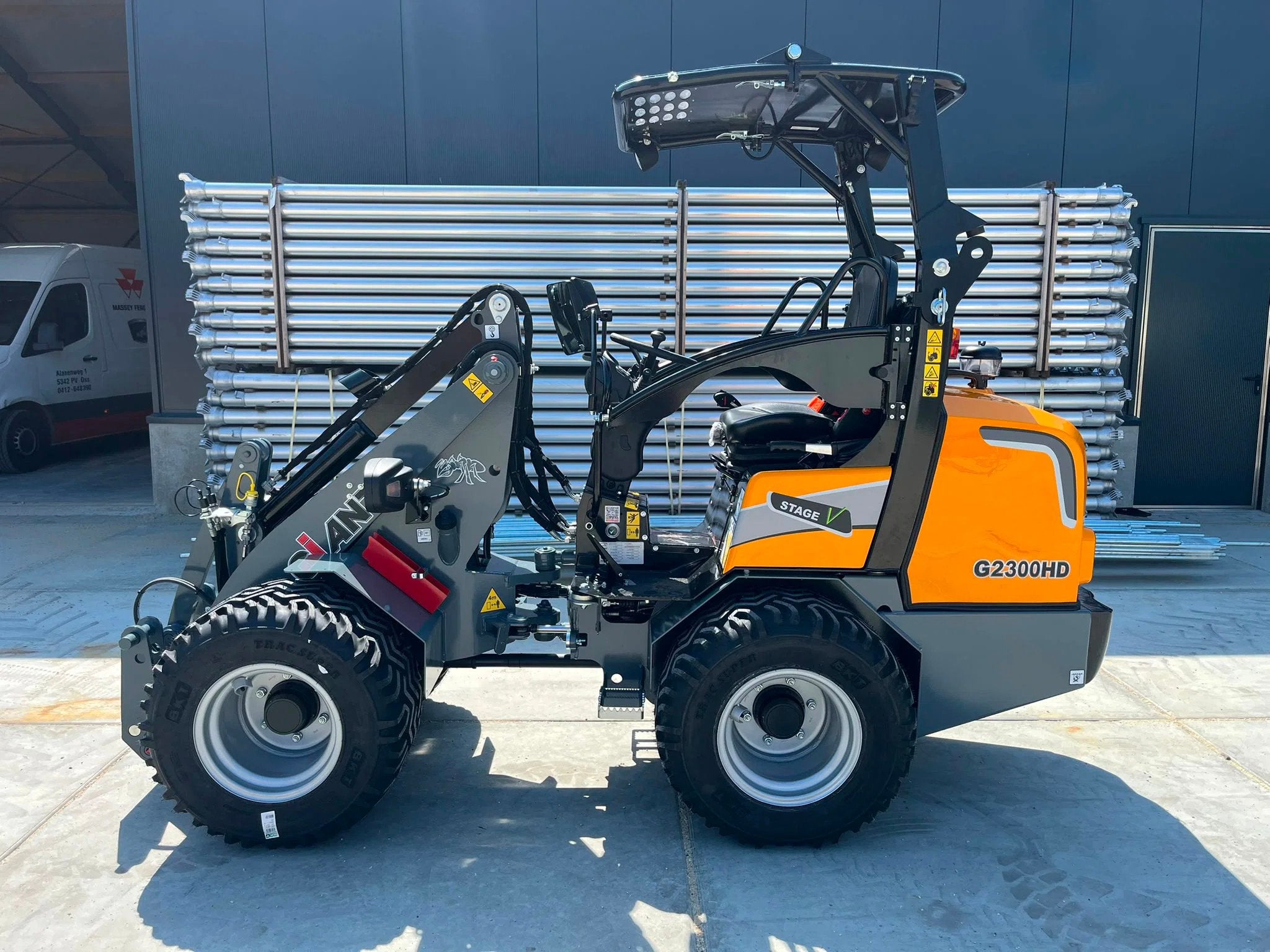 Giant G2300 HD (bj 2026), Wiellader of Shovel