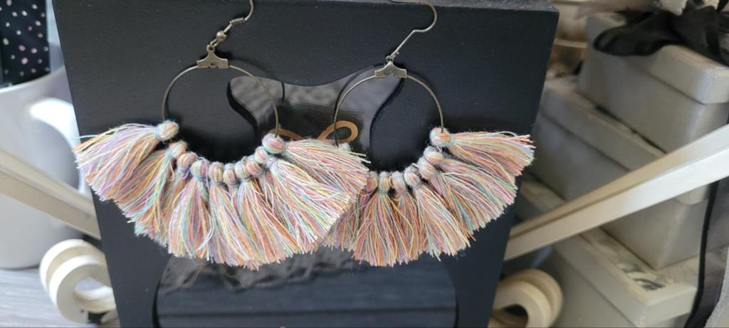Ibiza multi colour oorbellen, Sieraden, Tassen en Uiterlijk, Oorbellen, Ophalen of Verzenden, Nieuw, Overige materialen