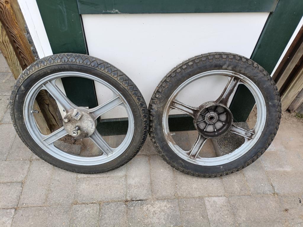 Vespa si 4 spaaks wielen velgen banden (ciao bravo), Ophalen of Verzenden, Gebruikt, Overige typen, Vespa