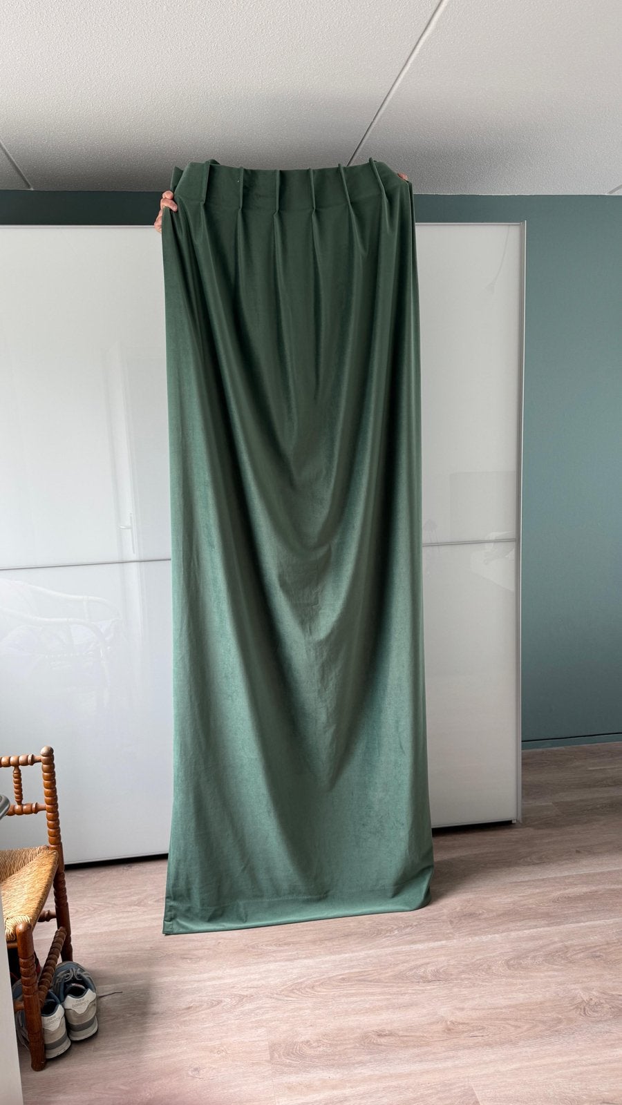 2x groene velours gordijnen Veneta verduisterend 230x150, Huis en Inrichting, Stoffering | Gordijnen en Lamellen, Ophalen, Fluweel