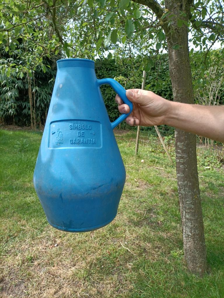 blauwe plastic caneco, Minder dan 75 liter, Ophalen