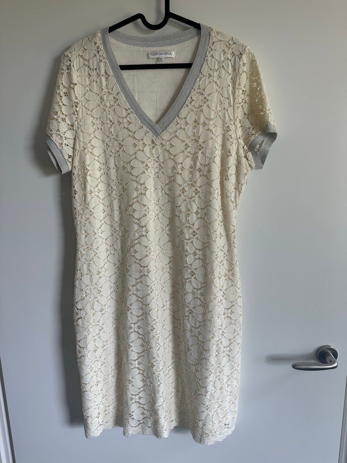 Tramontana Crème Wit Kanten Jurkje met Zilveren Details, L, Kleding | Dames, Jurken, Wit, Maat 42/44 (L), Ophalen of Verzenden