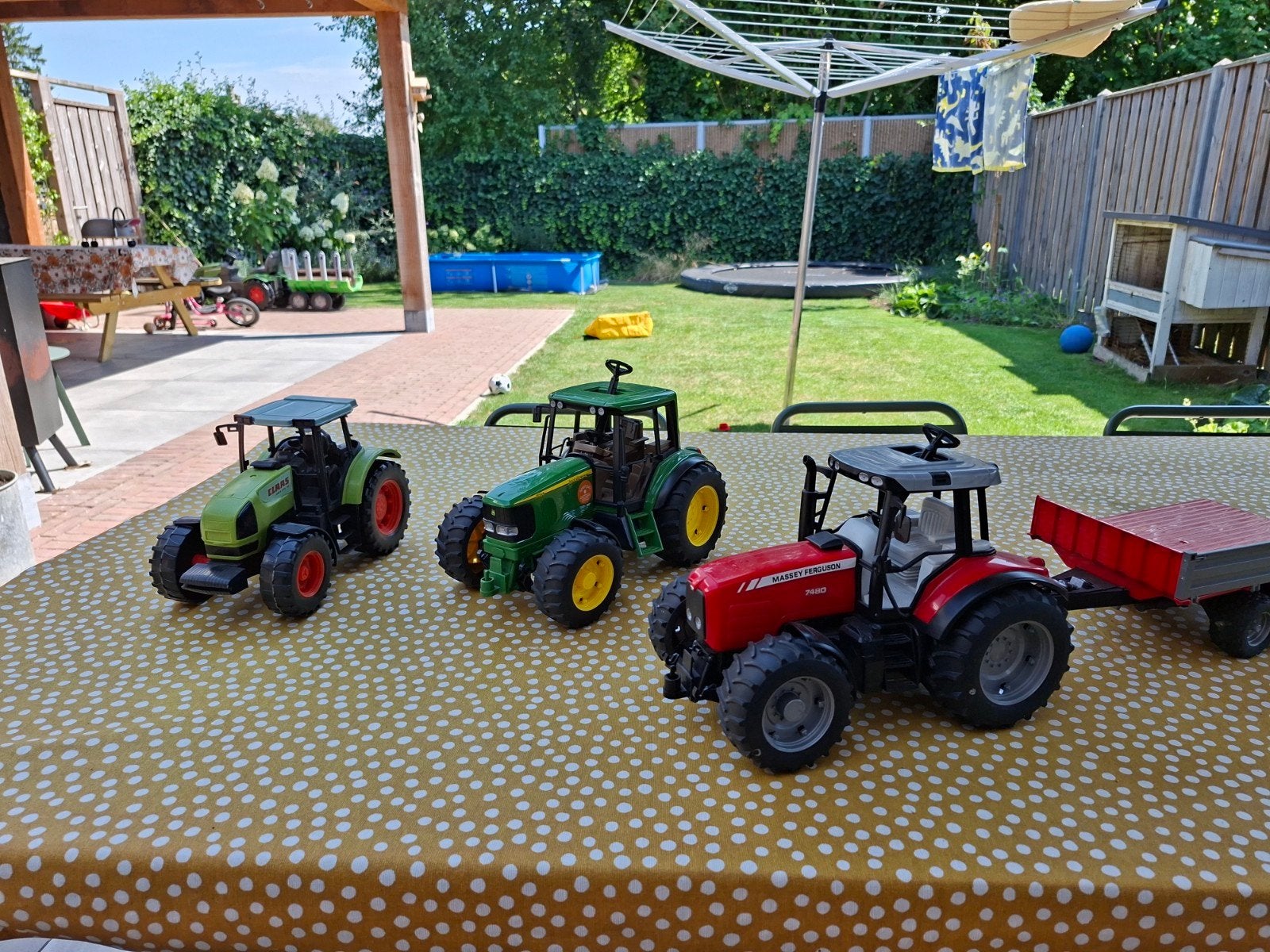 3 trekkers: 2x Bruder (1x met oplegger), 1x Claas, Kinderen en Baby's, Speelgoed | Speelgoedvoertuigen, Ophalen, Gebruikt
