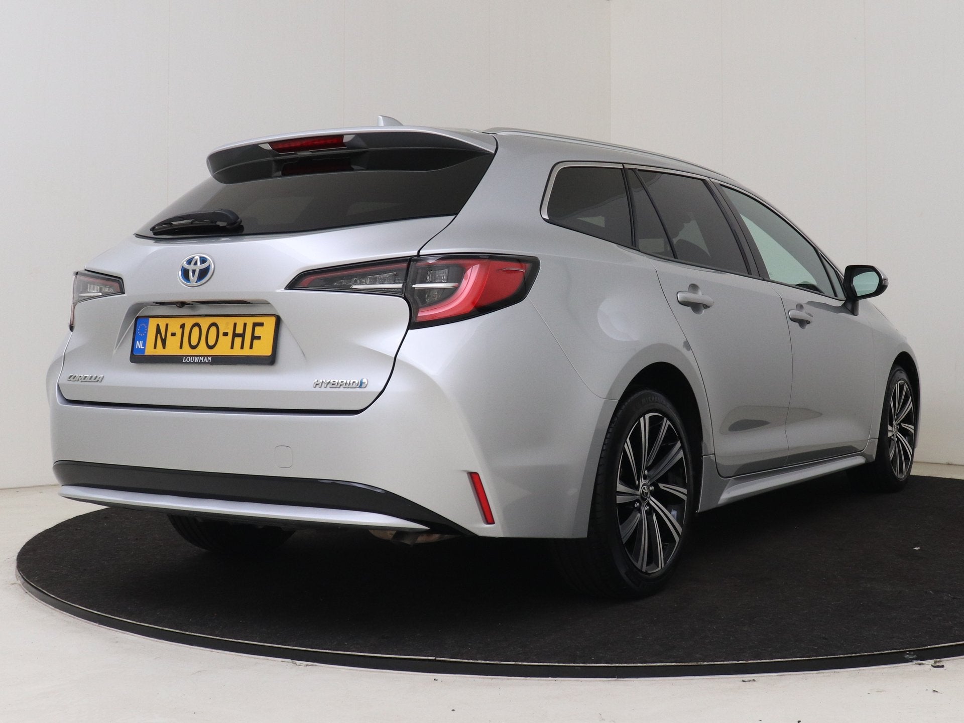 Toyota Corolla Touring Sports 1.8 Hybrid Dynamic | NL dealer, 450 kg, Gebruikt, 4 cilinders, Origineel Nederlands