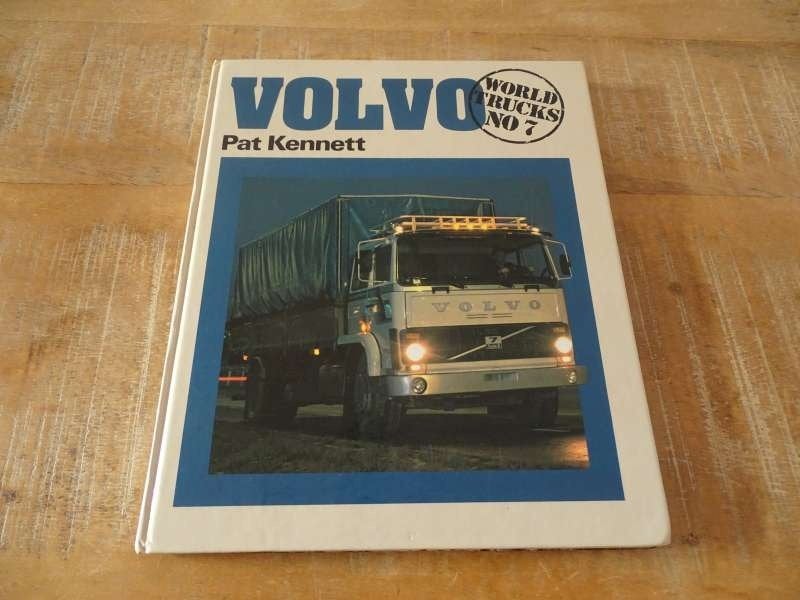 Volvo - World Trucks Nummer 7 - Historie Boek - Pat Kennett, Boeken, Verzenden, Gelezen, Volvo