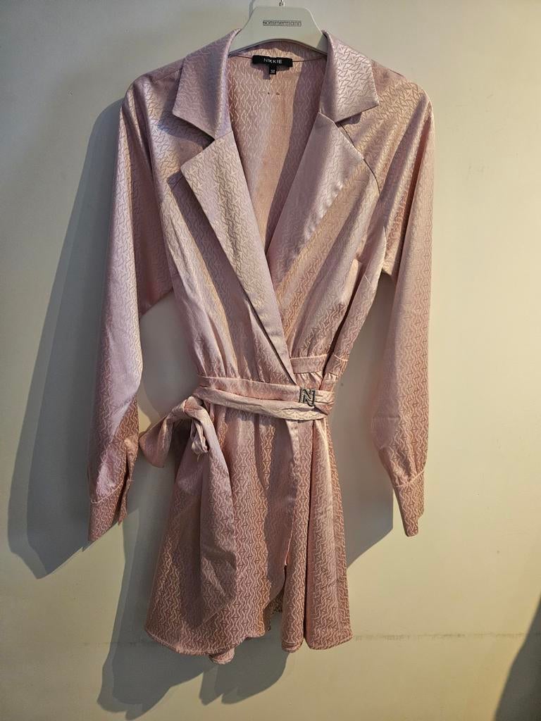 Nikkie wrap dress licht roze, Ophalen of Verzenden, Zo goed als nieuw, Nikkie, Roze
