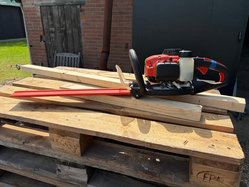 Dolmar HT245 benz.heggenschaar, start goed, koppeling defect, Tuin en Terras, Heggenscharen, Ophalen, Zo goed als nieuw, Benzine