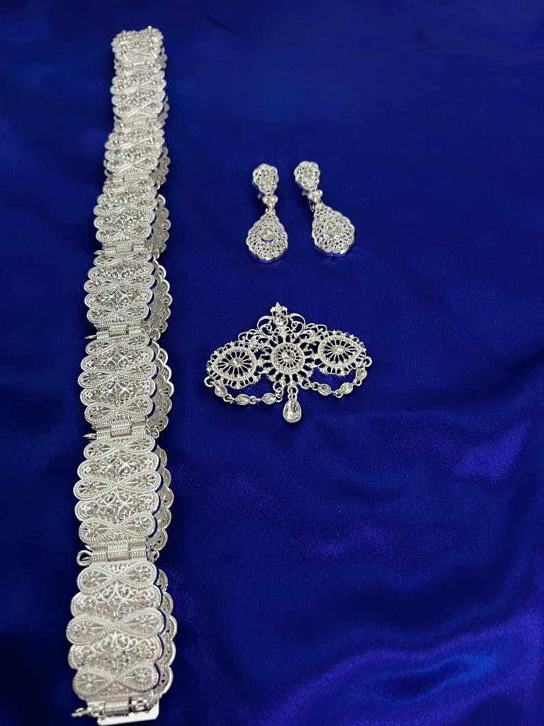 Prachtige Marokkaanse sieradenset: riem, oorbellen en broche, Ophalen of Verzenden, Zo goed als nieuw, Zilver, Met edelsteen