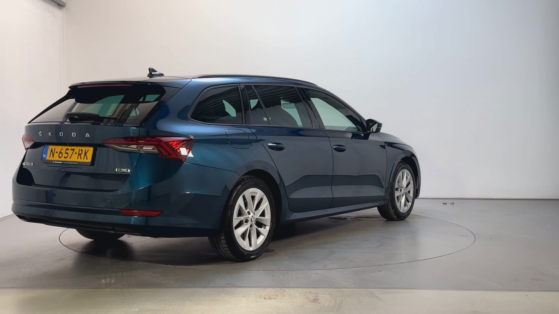 Skoda Octavia Combi 1.0 e-TSI DSG Business Edition Plus Sfee, Auto's, Skoda, Stof, Gebruikt, Met garantie (alle), Blauw