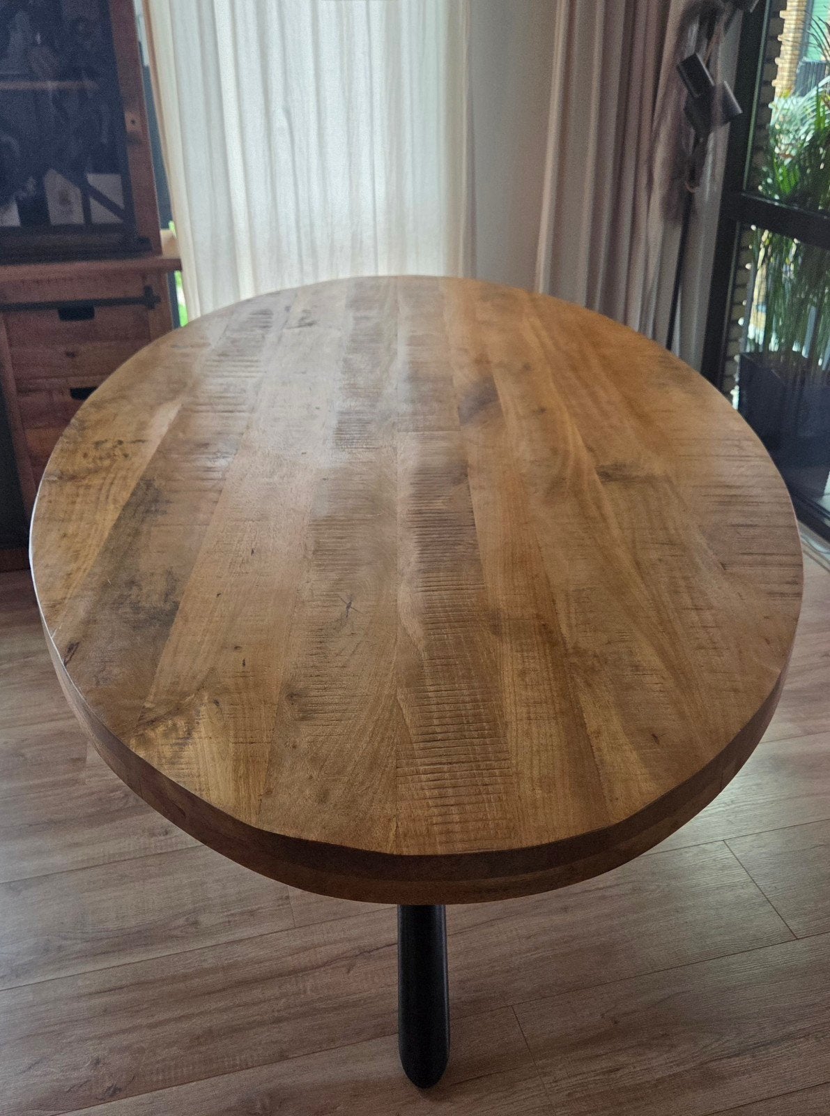 Ovale eettafel van mangohout met zwart metalen onderstel, Gebruikt, 100 tot 150 cm, 200 cm of meer, Industrieel, Modern